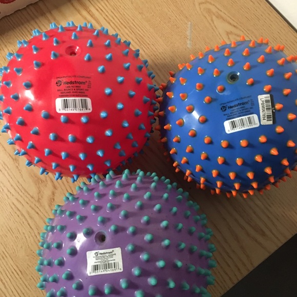 New Bundle Of 3 Boys/Girls Spiked Balls Purple Blue Pink backyard beach🏖 pool - Picture 8 of 9